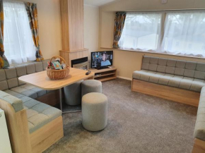 Cozy 3 bedroom Caravan, Sleeps 8, at Parkdean Newquay Holiday Park, Newquay